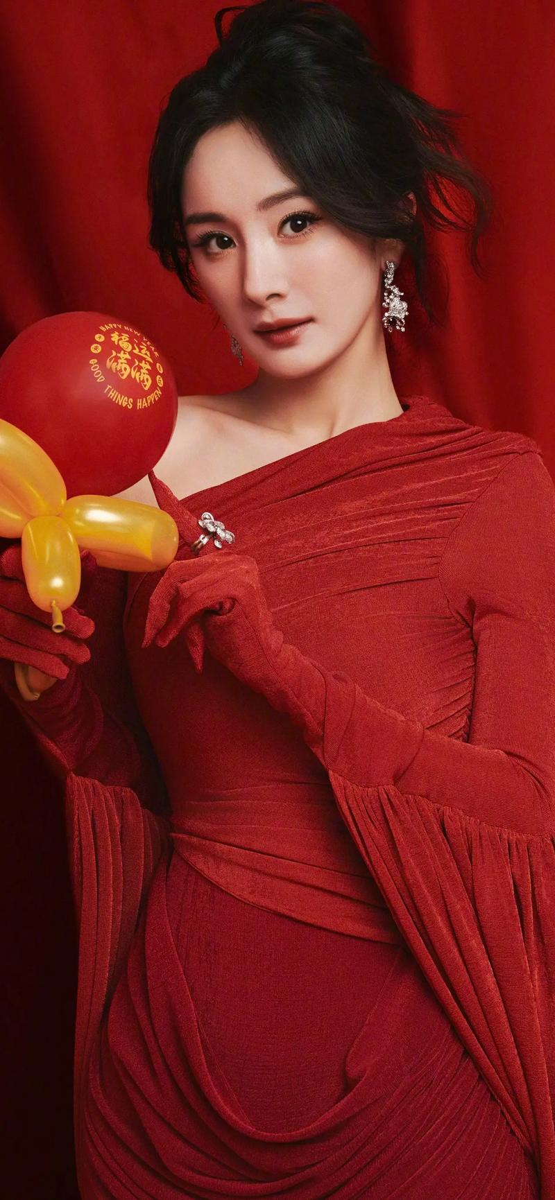 杨幂年龄出生日期（杨幂年龄出生日期是哪一年）