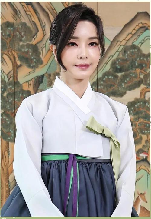 金建希的泳装图片大全（金建杭简介）