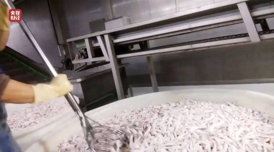 “乖媳妇	”凤爪被曝用双氧水漂白	，涉事企业多次出现食安问题