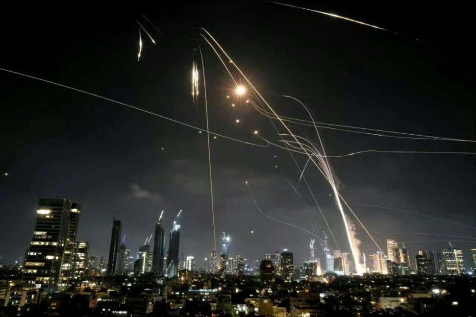 伊朗导弹打击以色列图片(伊朗导弹打击以色列图片大全)