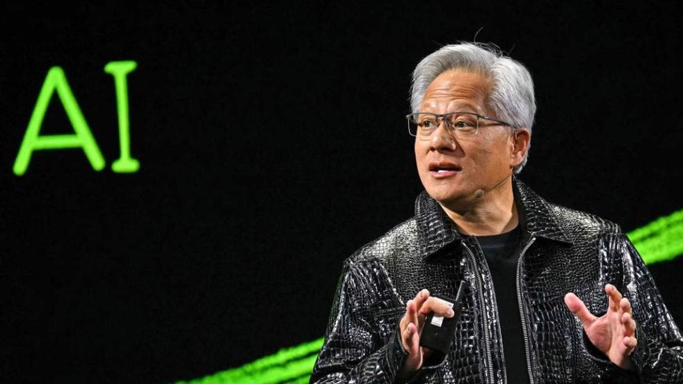 黄仁勋访谈：营收远超万亿美元，中国市场在重启，中国车企很强