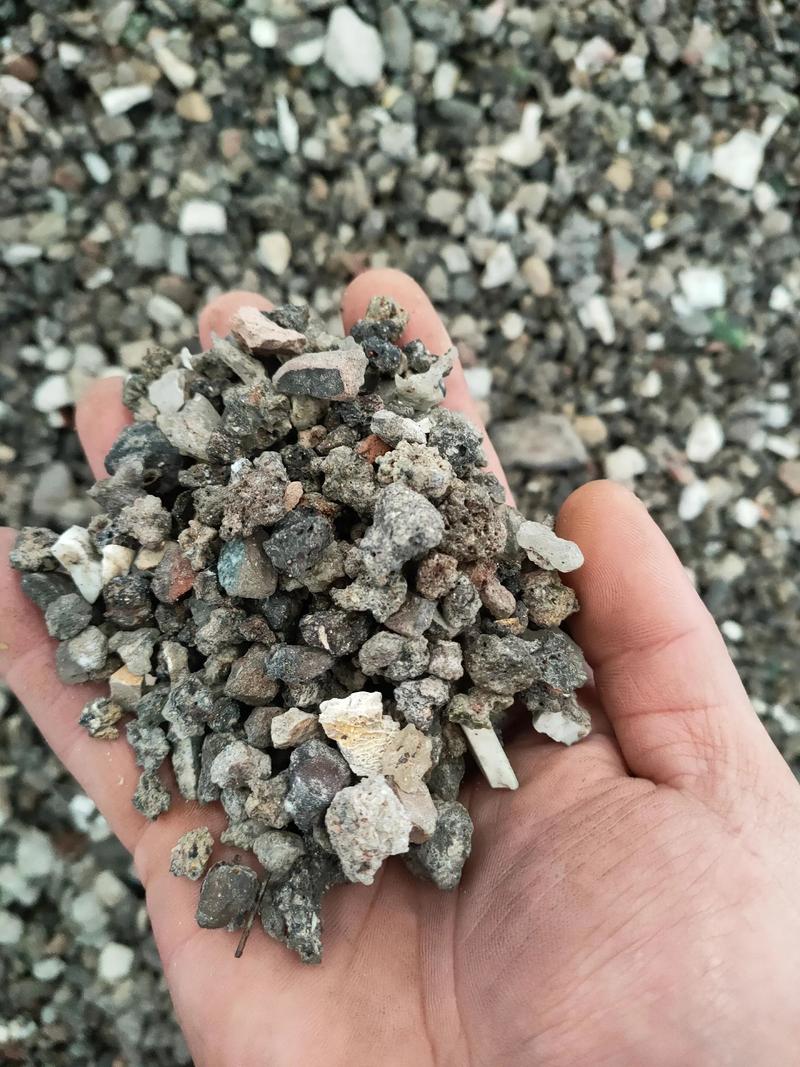 红星发展：公司子公司生产锶盐所需的原材料天青石主要向重庆当地矿山采购