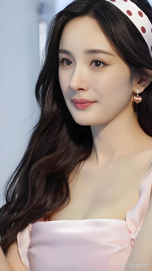 杨幂多大年龄了哪年出生的（杨幂多少年龄）