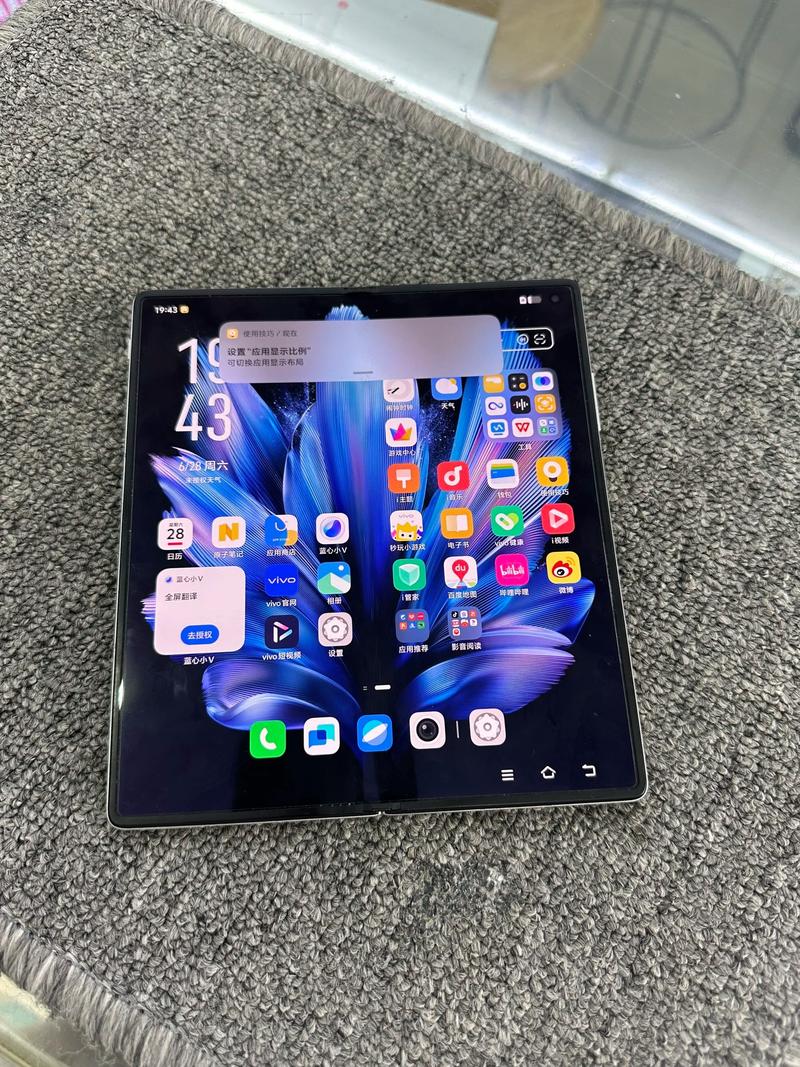 折叠屏手机测评:小包党的春天来啦（折叠屏手机实用性）