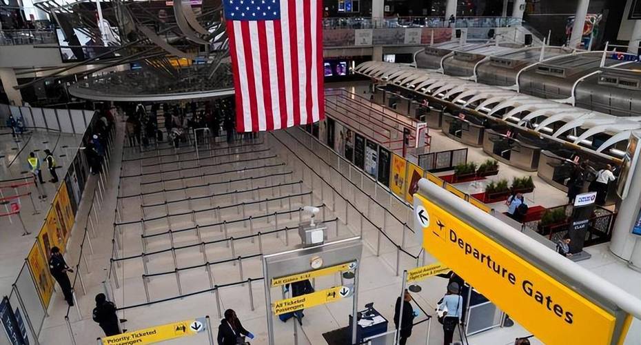 特朗普拒绝方案，美国国土安全部停摆第39天	，机场排起长龙