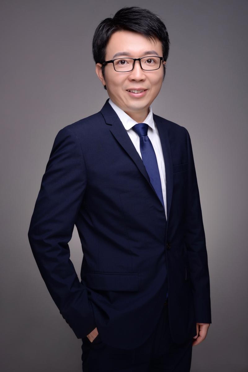 “怀着怜悯的心，流泪撒种” 张忆东：港股与A股一样具备配置价值，恒科短期当消费股买