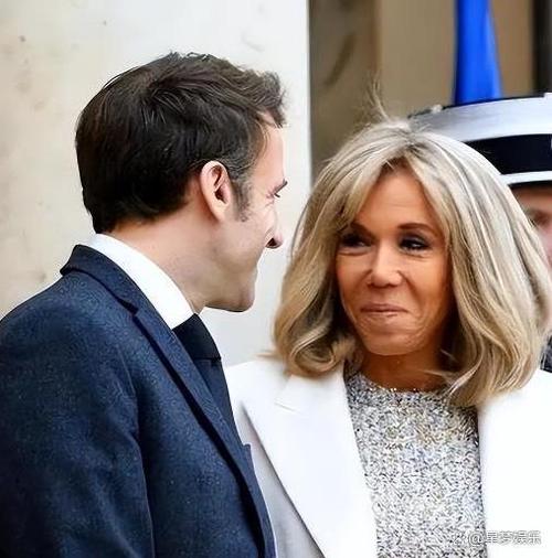 马克龙和他夫人差多少岁（马克龙 的夫人）